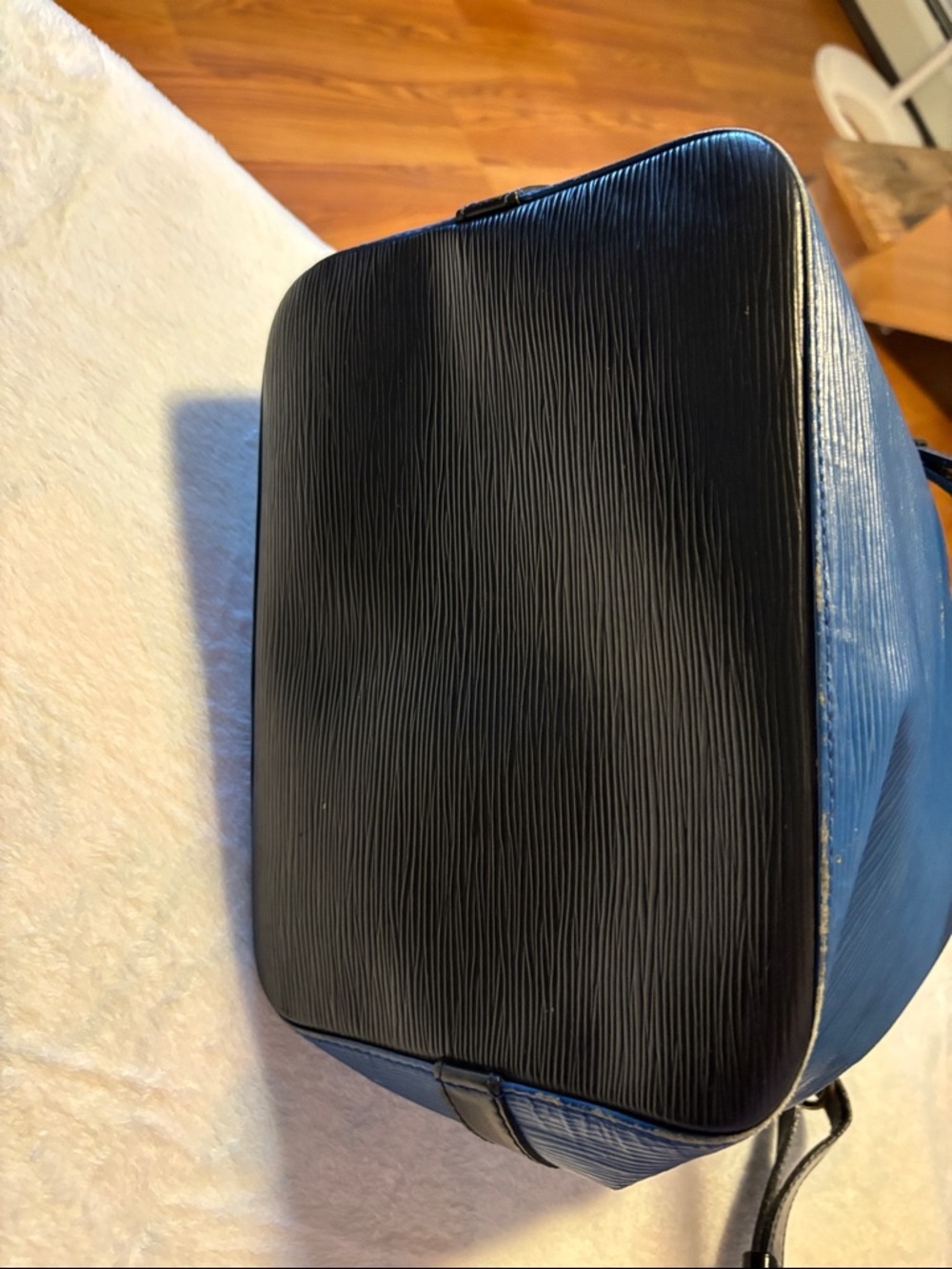 Louis Vuitton Blue Epi Drawstring Bucket Bag - Picture 5 of 17